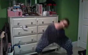 Very Creepy Dancing Girl - Fun - VIDEOTIME.COM
