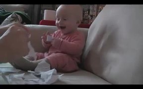 Baby Ripping Paper - Kids - VIDEOTIME.COM
