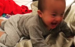 A Very Hilarious Laughing Baby - Kids - VIDEOTIME.COM