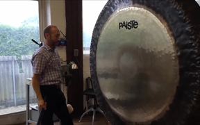 That Is A Super Huge Gong - Music - VIDEOTIME.COM