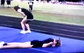 Slight Cheerleading Fail - Sports - VIDEOTIME.COM