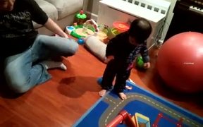 Little Boy Vs Shadow - Kids - VIDEOTIME.COM