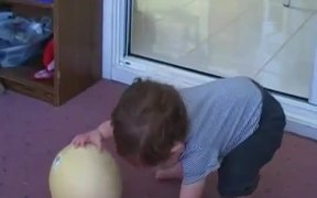Baby Vs Melon - Kids - VIDEOTIME.COM