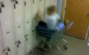 Girl Vs Lockers - Weird - VIDEOTIME.COM