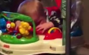 Bouncing Sleeping Baby - Kids - VIDEOTIME.COM