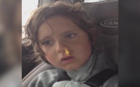 Goldfish In His Nose - Kids - VIDEOTIME.COM