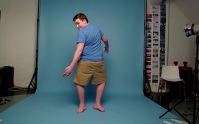 Guy Can Make His Feet Face Backwards - Kids - VIDEOTIME.COM