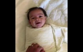 This Baby Wakes Up Like A Boss - Kids - VIDEOTIME.COM