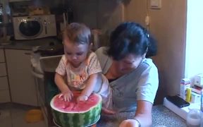 Baby and Watermelon - Kids - VIDEOTIME.COM
