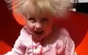 Girl With Dandelion Hairs - Kids - VIDEOTIME.COM
