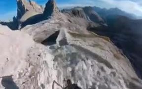 Riskiest Mountain Path To Ride A Bike - Sports - VIDEOTIME.COM