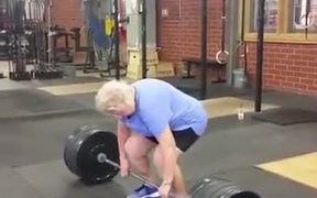 An Old Woman Lifts A 220 Lb Weight - Fun - VIDEOTIME.COM