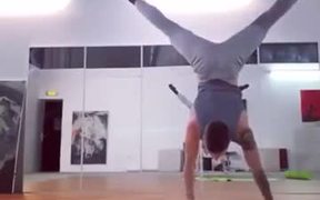 Mind-Blowing Demonstration Of Strength And Balance - Fun - VIDEOTIME.COM