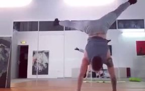 Mind-Blowing Demonstration Of Strength And Balance