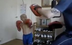 A Child Prodigy In The Boxing Sphere - Kids - VIDEOTIME.COM