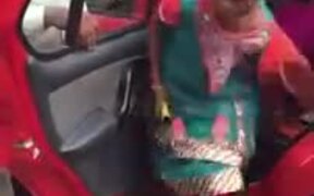 20 Kids In A Hatchback? Think Not? - Kids - VIDEOTIME.COM