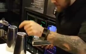 A Bartender Who's A Magician?! Take My Money! - Fun - VIDEOTIME.COM