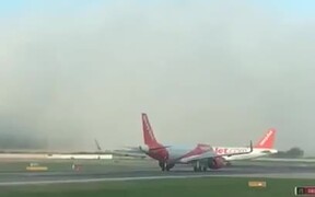 The Fog Makes The Landing Look Cinematic - Tech - VIDEOTIME.COM