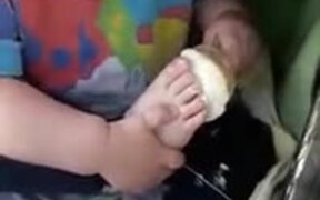 No Spoons? No Worries, Just Use A Foot - Kids - VIDEOTIME.COM