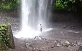 Don't Ever Mess Around With Mother Nature - Fun - VIDEOTIME.COM