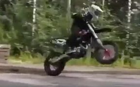 What An Amazing Trick On A Dirtbike - Sports - VIDEOTIME.COM