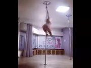 Pole Dancing Taken To Artistic Levels - Fun - Y8.COM