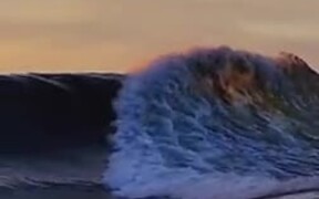 Scenic Sunset And The Crashing Waves - Fun - VIDEOTIME.COM