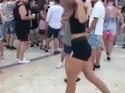 Girl Shows Off Some Amazing Dance Moves - Fun - Y8.COM