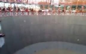 India's Stuntmen In The Wall Of Death - Tech - VIDEOTIME.COM