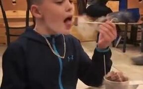 Kid Tries Out Some Nitrogen Icecream!