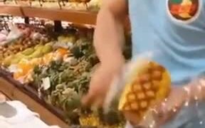 Probably The Fastest Pineapple Peeler Ever! - Fun - VIDEOTIME.COM