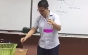 When The Teacher Messes Up In Chemistry Class - Tech - VIDEOTIME.COM