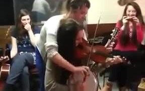 When Musicians Scratch Each Other's Back