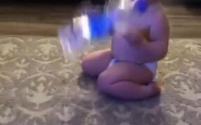 Baby Naturally Talented At Bottle Flip - Kids - VIDEOTIME.COM