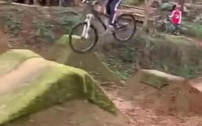 Cycle Jump Gone Wrong - Sports - VIDEOTIME.COM