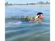 Ducklings Following A Man In Water - Fun - Y8.COM