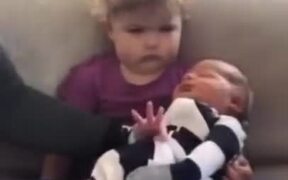 Little Girl Did Not Want To Be A Sister - Kids - VIDEOTIME.COM