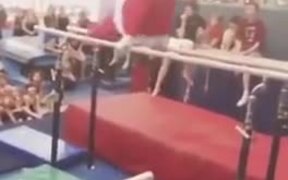 Santa Doing Gymnastic - Fun - VIDEOTIME.COM