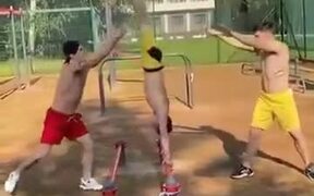 Using Your Friend To Workout - Sports - VIDEOTIME.COM