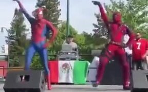 Spider-Man And Deadpool Killing It On Stage - Fun - VIDEOTIME.COM