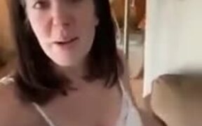 Singing Dog Interrupts Mother - Animals - VIDEOTIME.COM
