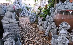 Reunrawin Home Garden at Sombat Buri Market - Fun - VIDEOTIME.COM