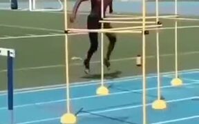 Unbelievable Obstacle Course - Sports - VIDEOTIME.COM