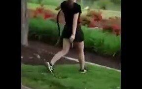 Girl Very Experienced In Handling A Big Long Snake - Fun - VIDEOTIME.COM