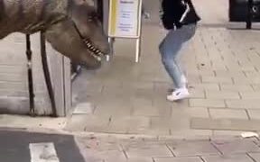 A Prank With A Dinosaur Involved - Fun - VIDEOTIME.COM