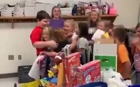 Good Classmates Share Toys With House Burnt Boy - Kids - VIDEOTIME.COM