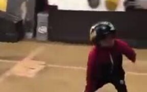 World's Youngest Skateboarder Doing Stunts - Kids - VIDEOTIME.COM