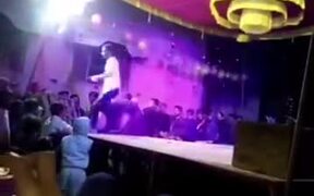 Most Hilarious Dance Move On Stage