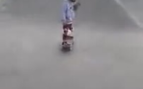 4 Years Old Skateboarder - Kids - VIDEOTIME.COM