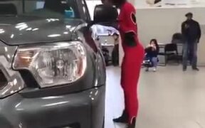 When You Need To Go To The Other Car.. - Fun - VIDEOTIME.COM